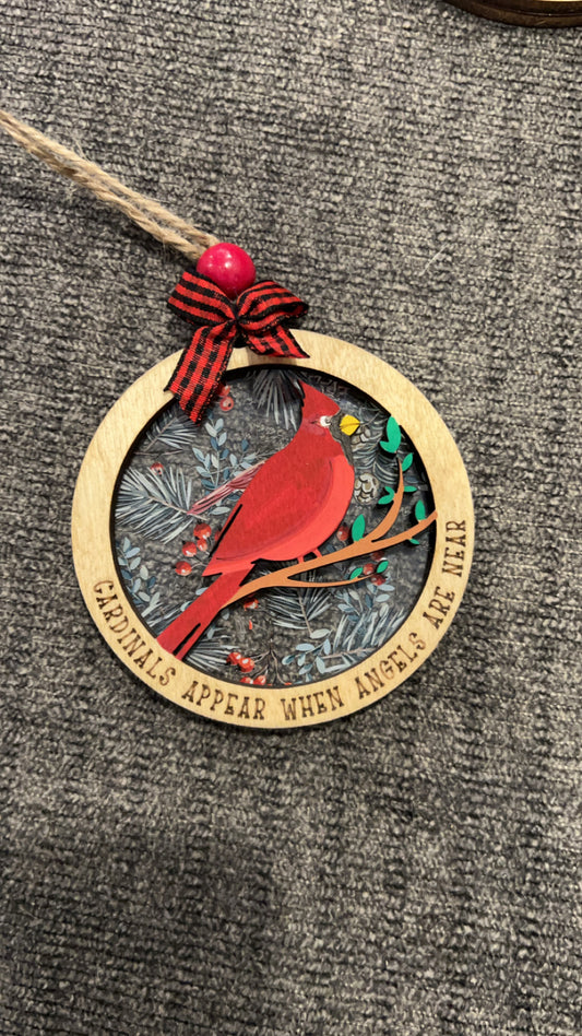 Cardinal ornament with acrylic back get