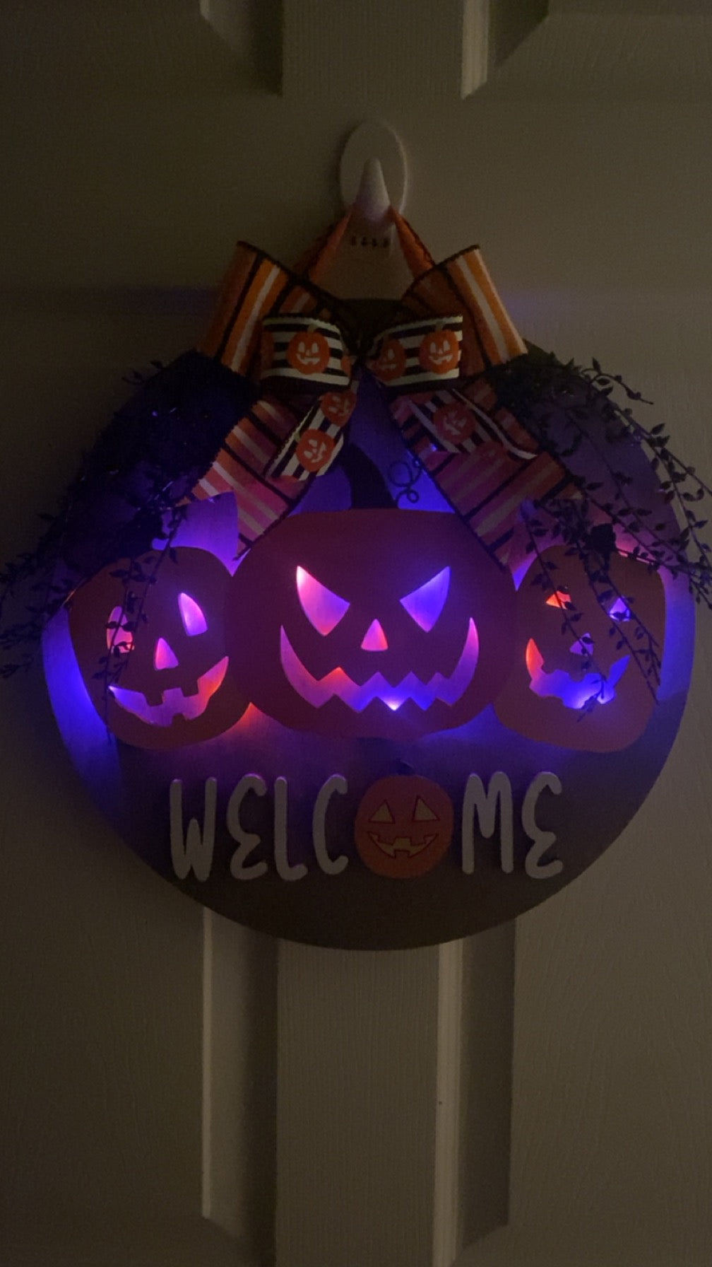 Halloween welcome light up door hanger