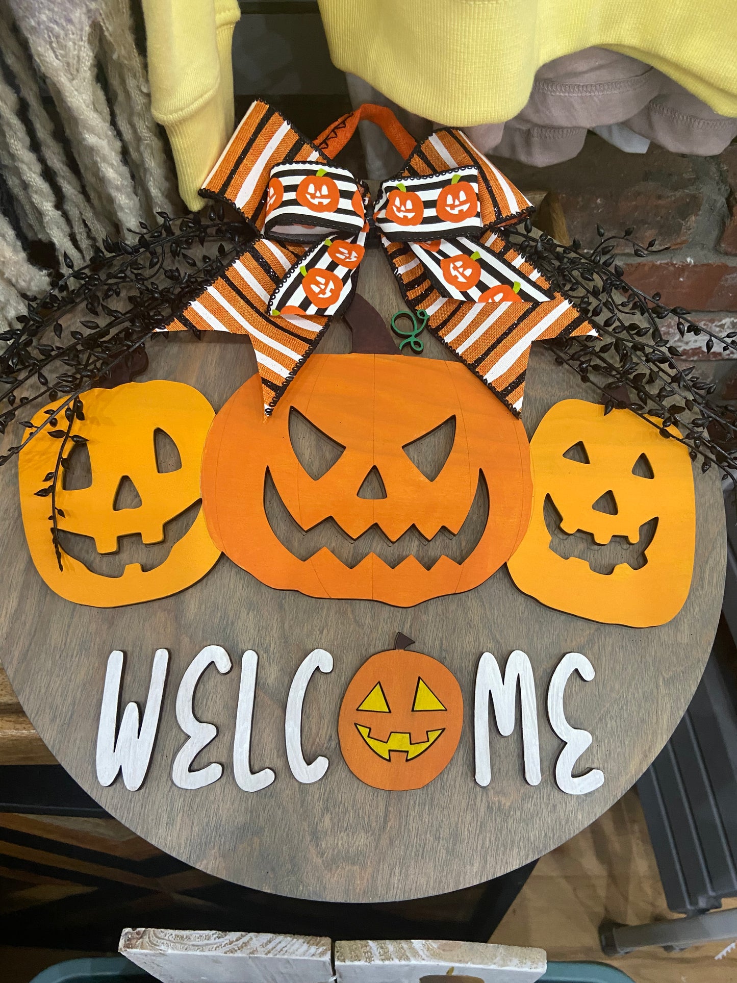 Halloween welcome light up door hanger