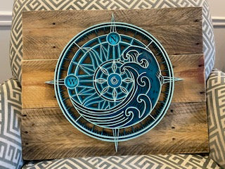 3D Compass on pallet wood